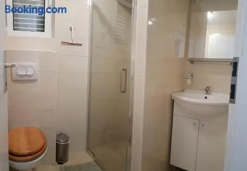 Villa Radoš - 4 Sterne, 3 Apartments für maximal 18 Gäste