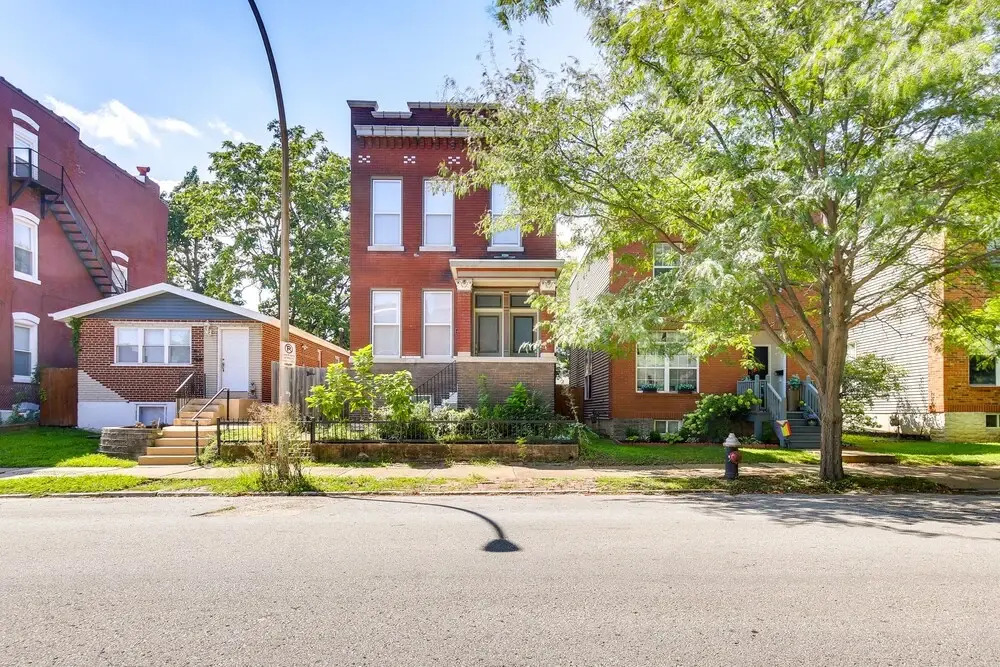 Saint Louis Home w/ Deck: 4 Mi to Downtown!