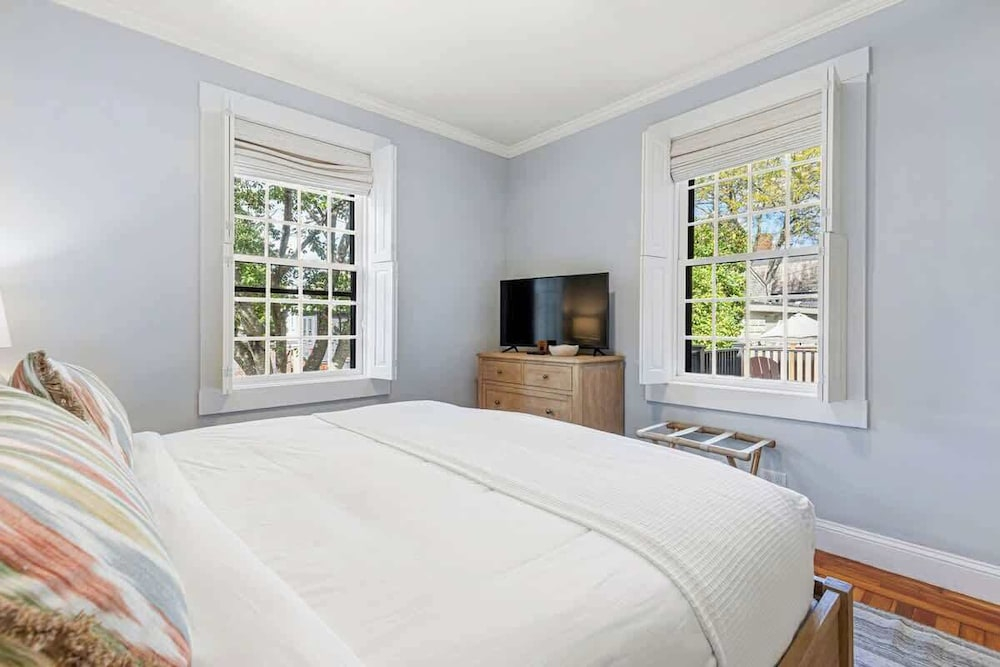 Sea Glass Suite - Luxury in Newport