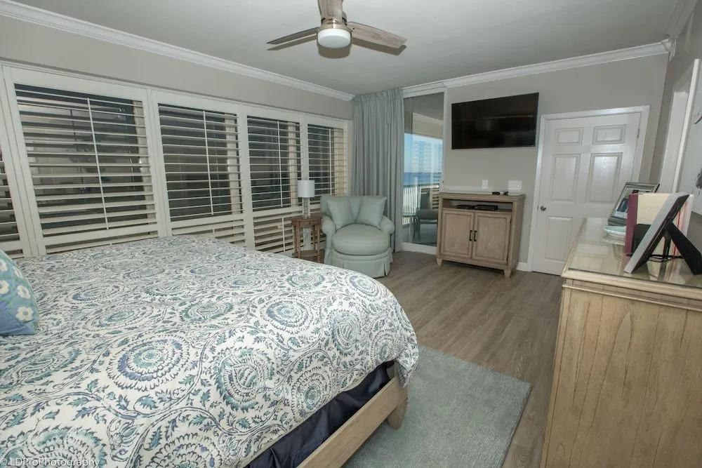 Oceania 405 3 Bedroom Condo by RedAwning