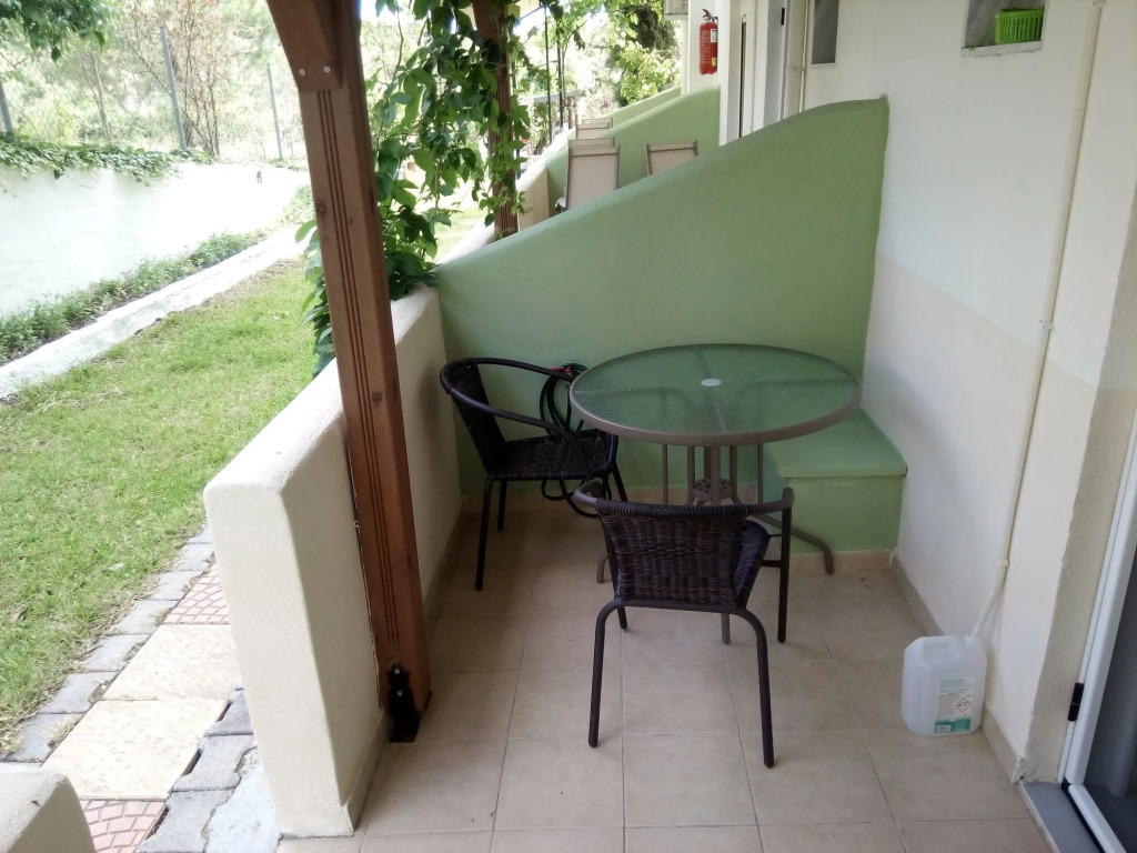 Nikos Apartments