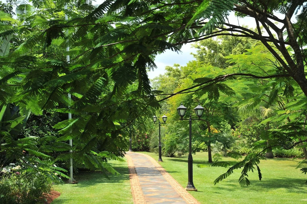 Summerfield Luxury Resort & Botanical Garden