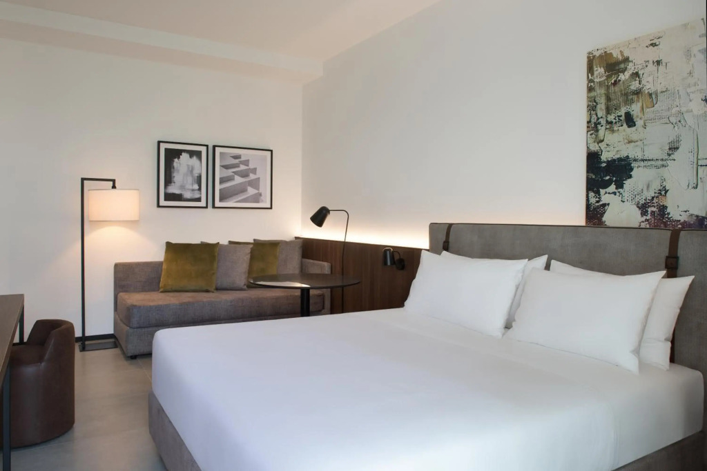 J Hotel