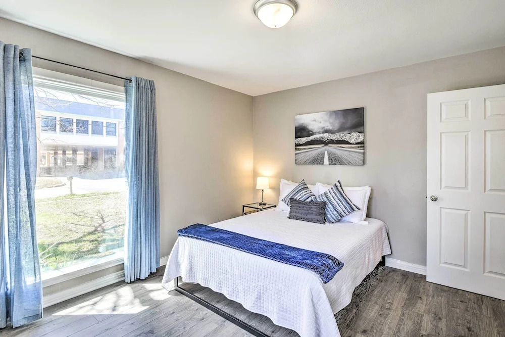 1 Mi to At&t Stadium: Downtown Arlington Home