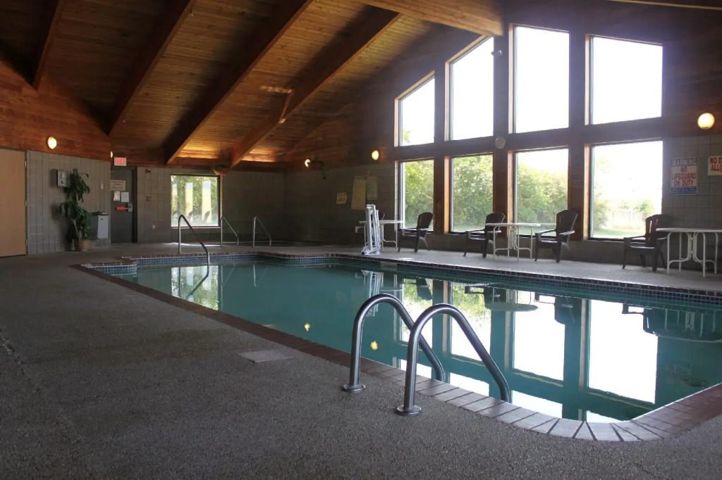 AmericInn by Wyndham West Burlington