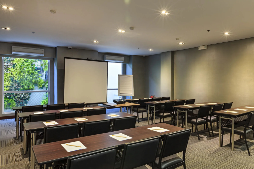 Microtel by Wyndham - Acropolis