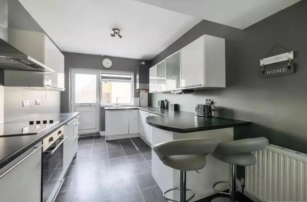2br-sleeps6-parking-garden-nearlondon