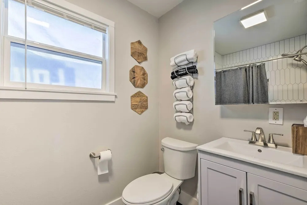Updated Fayetteville Home < 2 Miles to Uark!