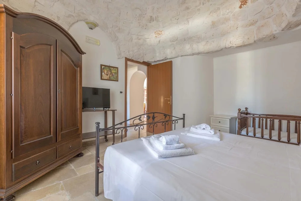 3279 Trullo Due Coni by Barbarhouse