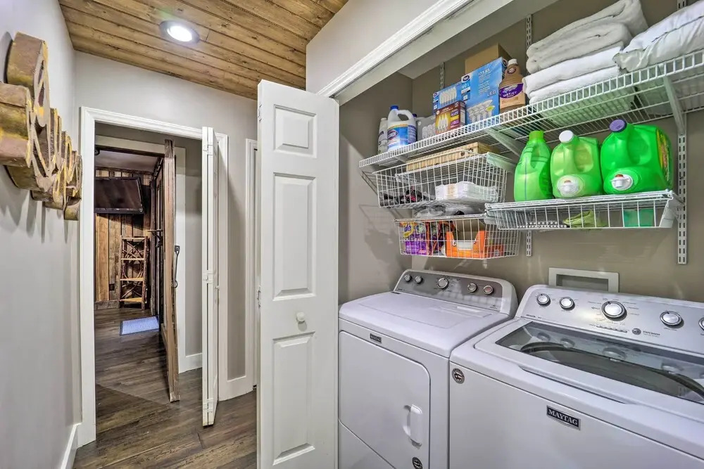 2 Mi to Slopes: Luxe Beech Mtn Cabin w/ Hot Tub