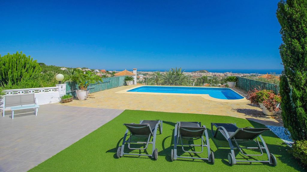 Villa Pepa in Denia with 4 bedrooms and 2 bathrooms