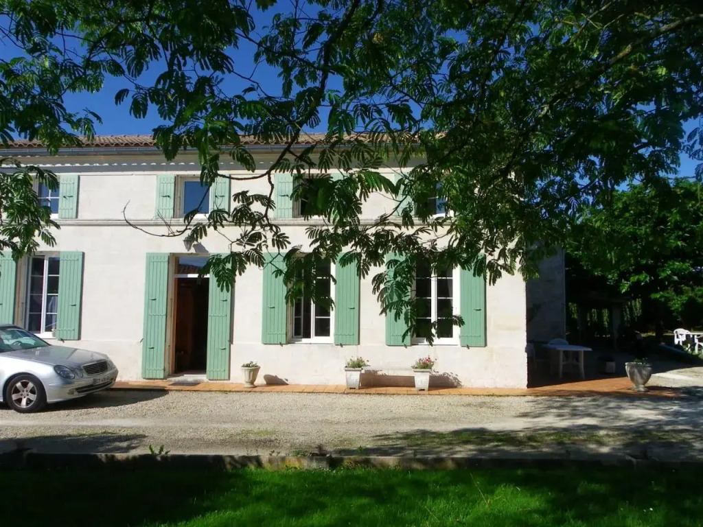 Gîte cosy, sur jardin, terrasse privée, parking au calme en rdc