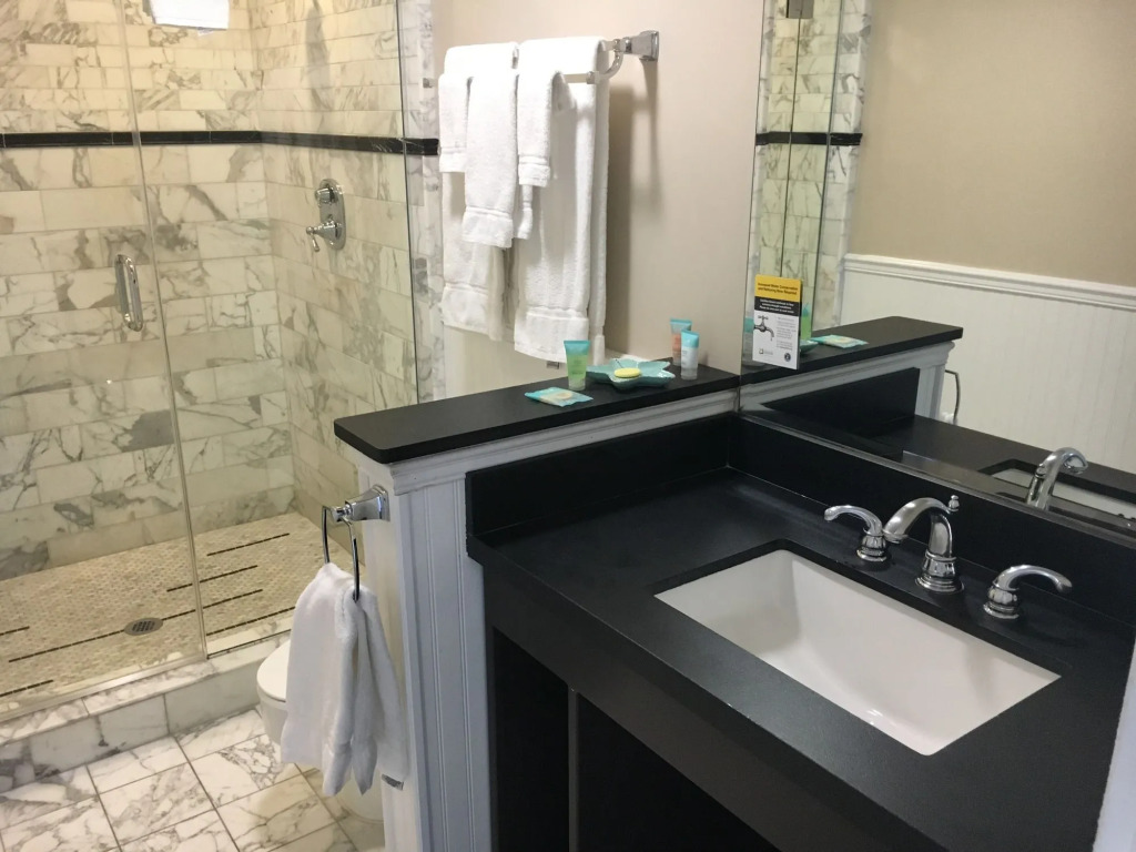 Glenmore Plaza Hotel