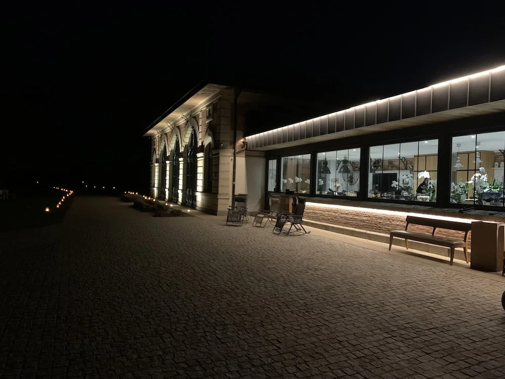 ORANGERIE de CHATEL-Selection FIGARO & ELLE Magazine