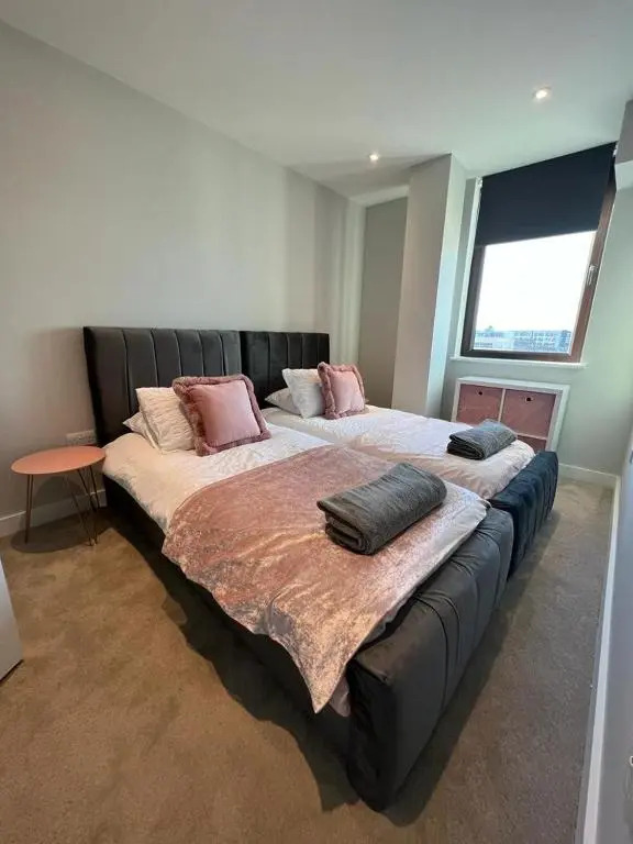 Harrow on the Hill - Two Bedroom, Two Bathroom Modern Property!