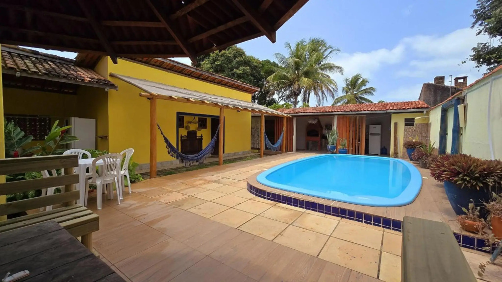 Casa Amarela com 7 quartos para 20 pessoas em Porto Seguro