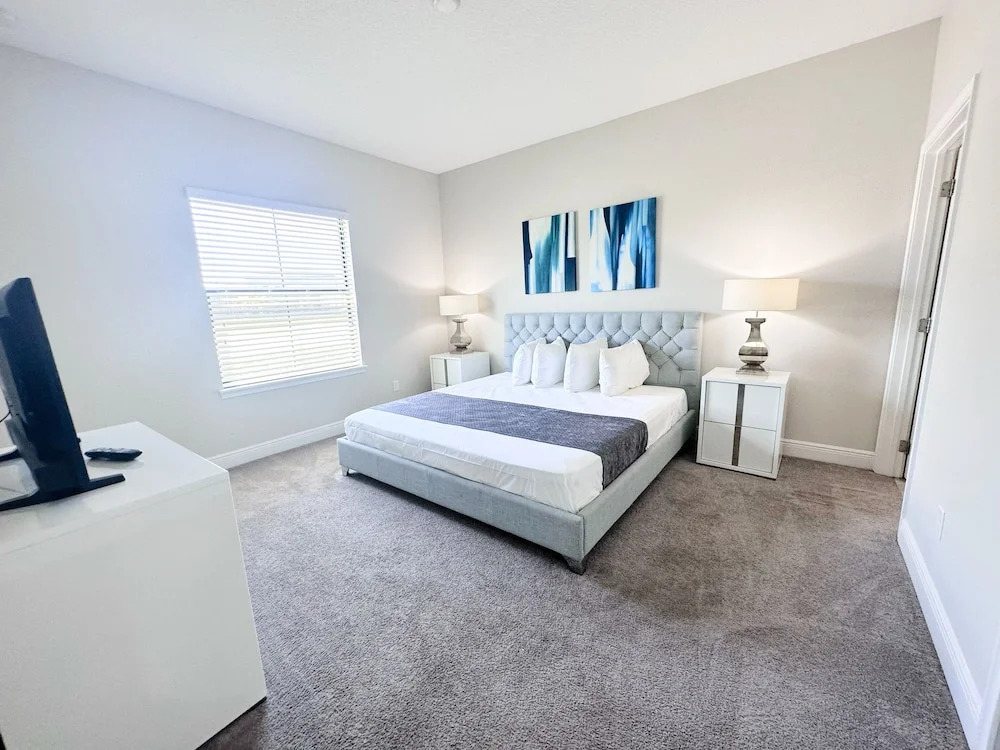 Balmoral Resort-210bp 4 Bedroom Home by RedAwning