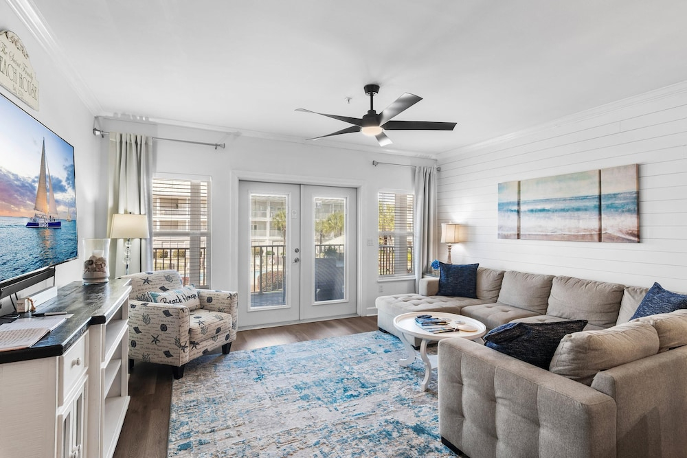 Pavilion Palms 103b