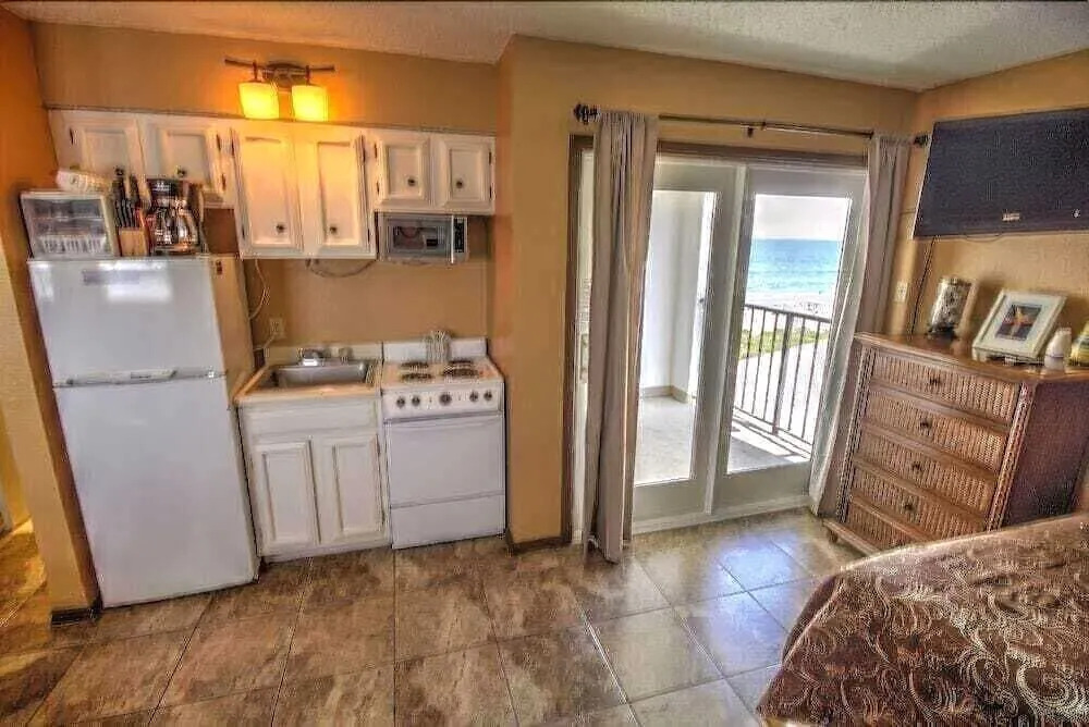 Florence I 608 Minium Studio Bedroom Condo by RedAwning
