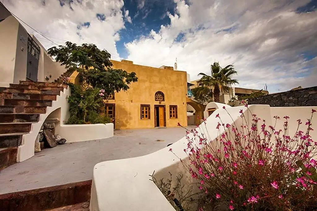 Casasantantonio 18th Century Luxury Mansion