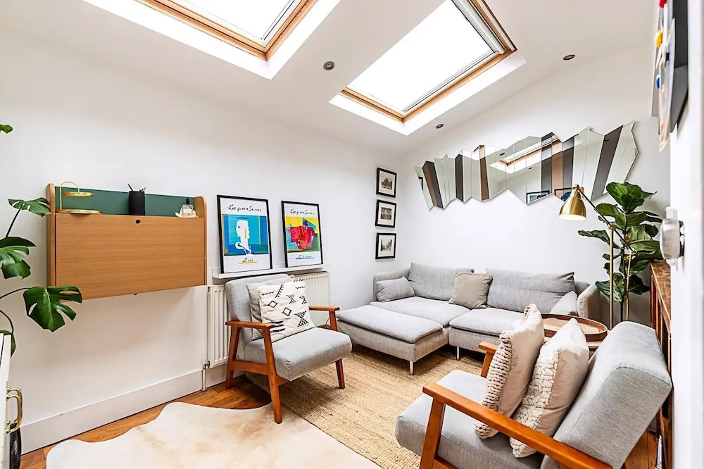 Modern Airy 2-bed Gem in Trendy Stoke Newington