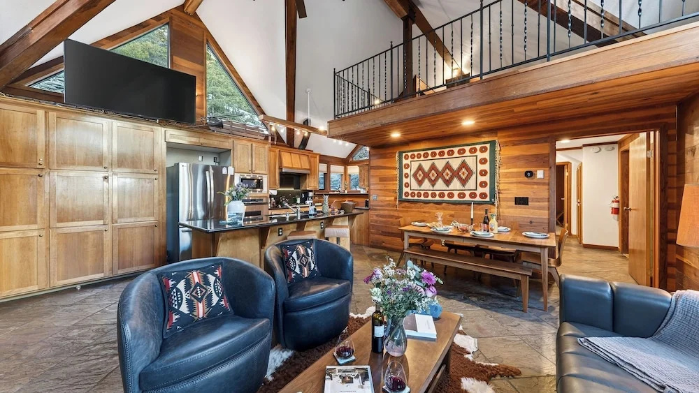 Grand Elk Chalet by Avantstay Private Beach + Pier + Hot Tub Historic A-frame in Carnelian Bay Near Tahoe City + Hiking Trails