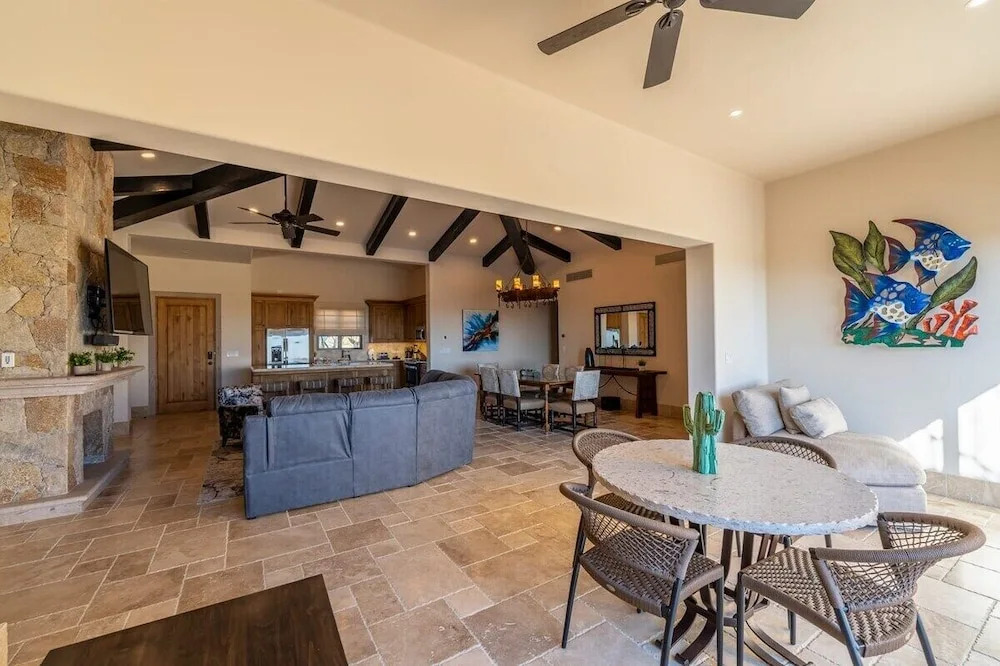 4BD Diamante: Private Pool w/ a Huge Balcony