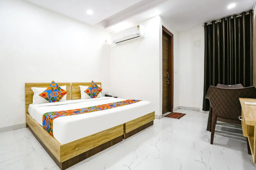 FabHotel New Silver Crown