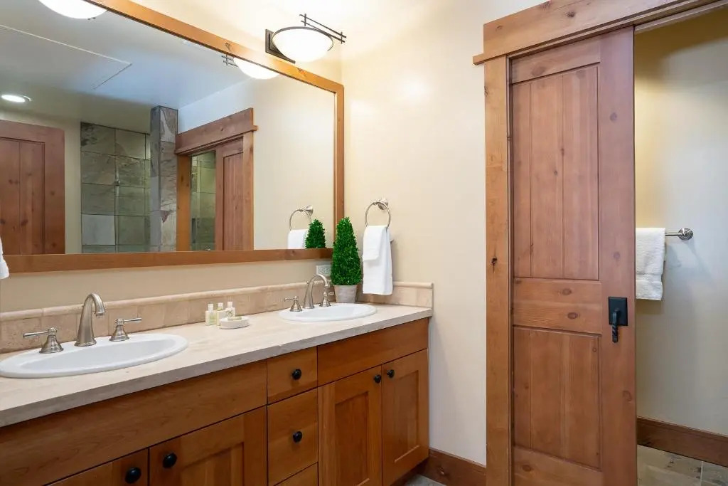 Cozy Ski-In/Ski-Out Northstar Village Residence - Big Horn 408