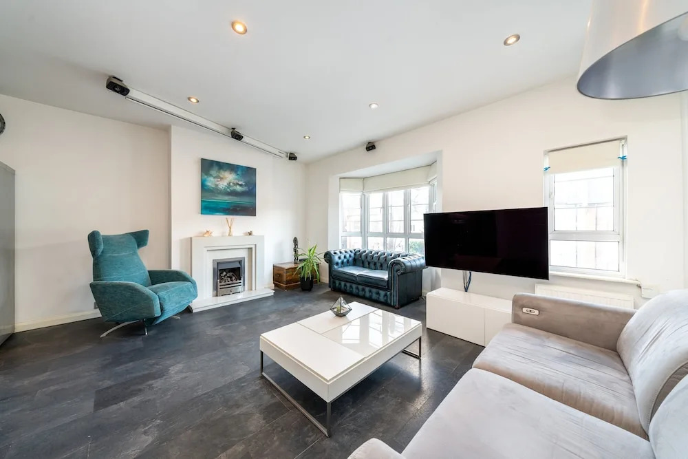 Modern 2Bd Riverside Flat In Fulham