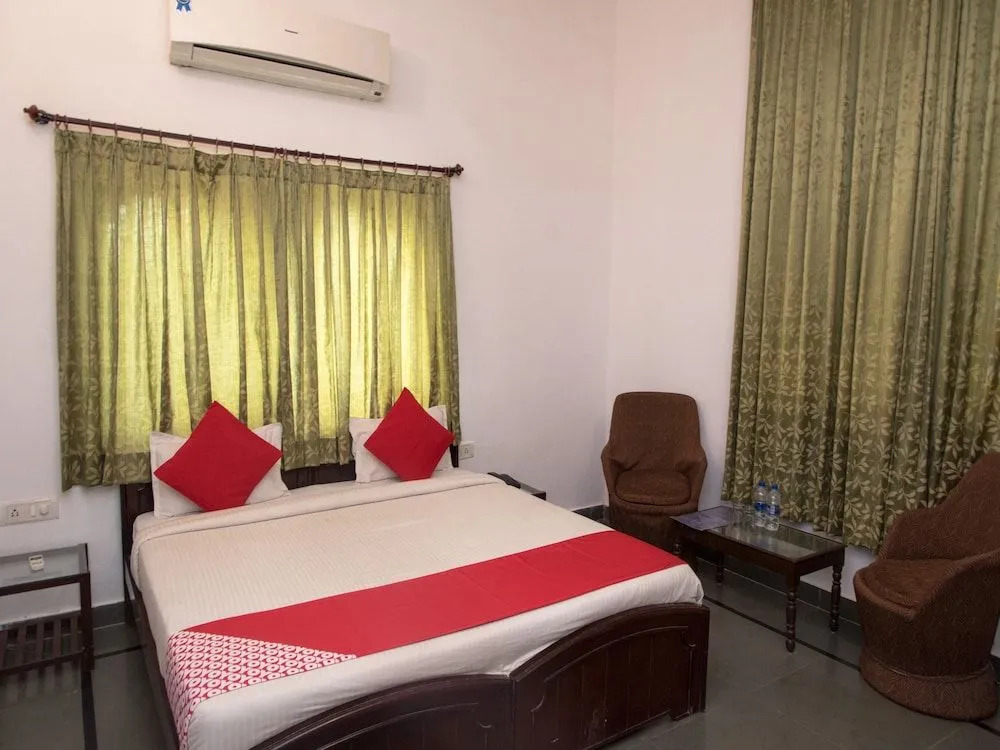 OYO 14119 Hotel Manwar