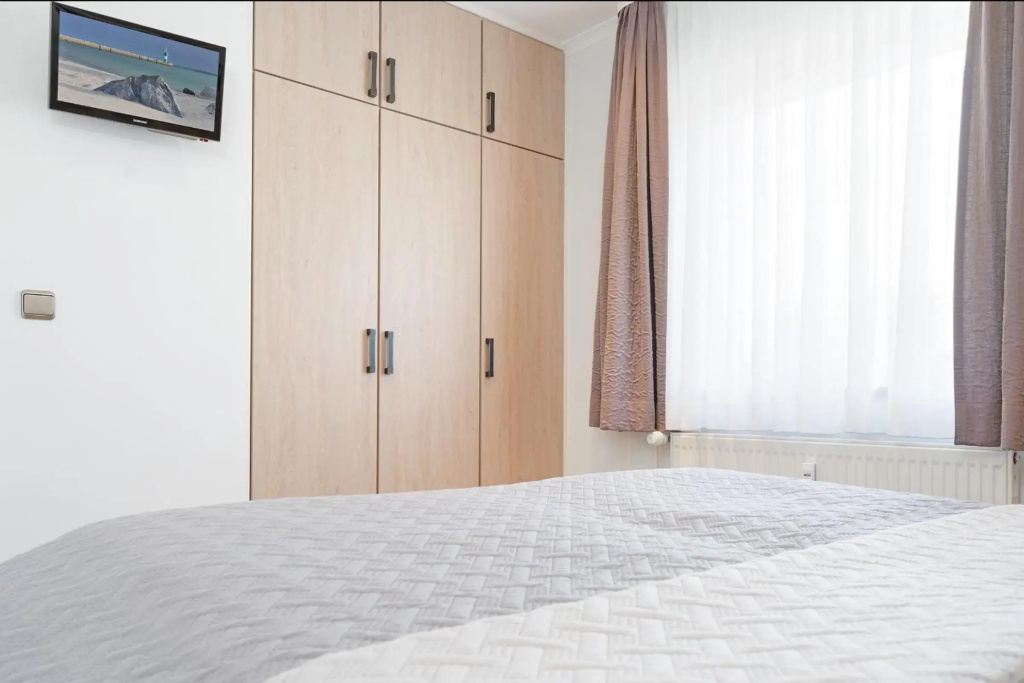 Ferienwohnung Deichblick mit Terrasse m Kaiserhof 1