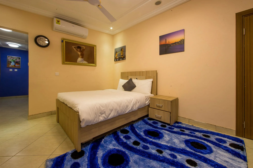 Bays Lodge, Accra