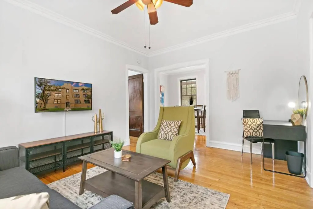 Great Price & Top Location, Comfy 1BR Apt for 4