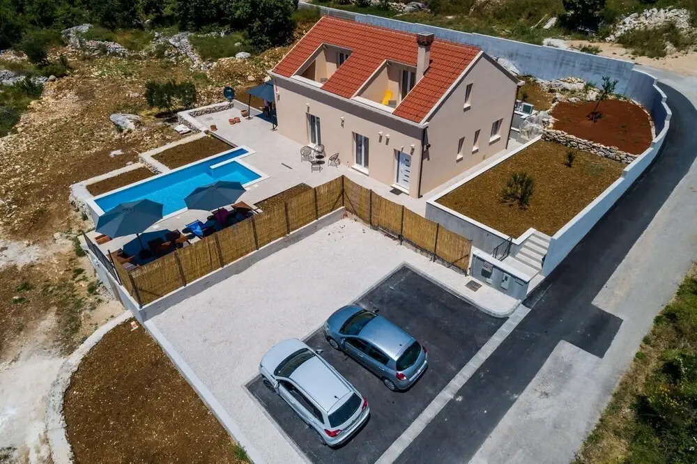Villa Rubea - Three Bedroom Villa With Terrace and Swimming Pool ID Direct Booker 10407