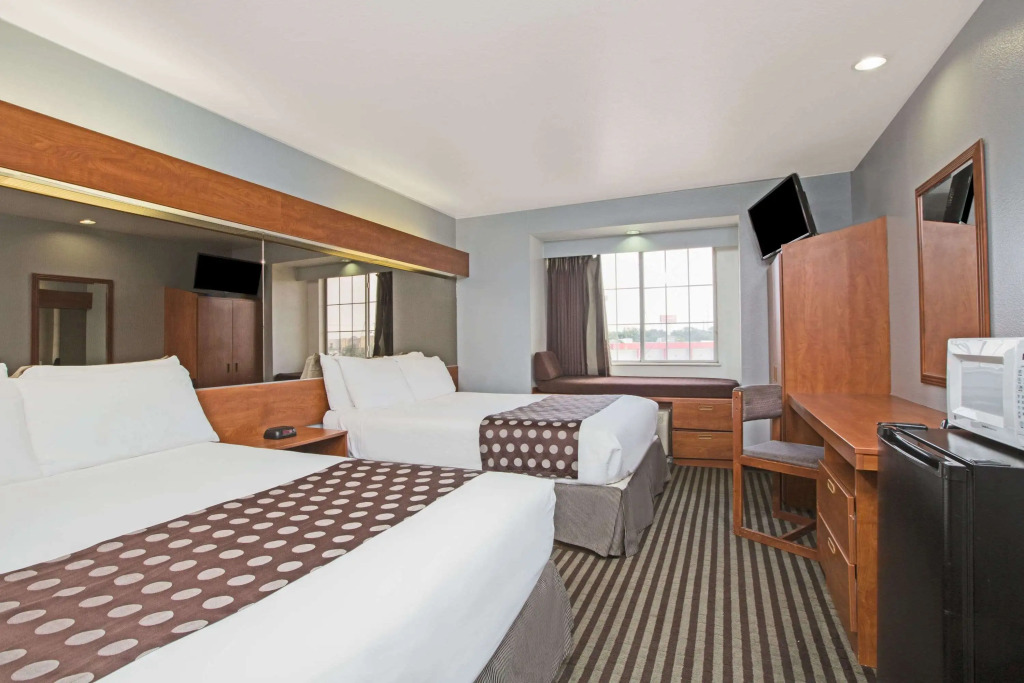 Microtel Inn & Suites by Wyndham Garland/Dallas