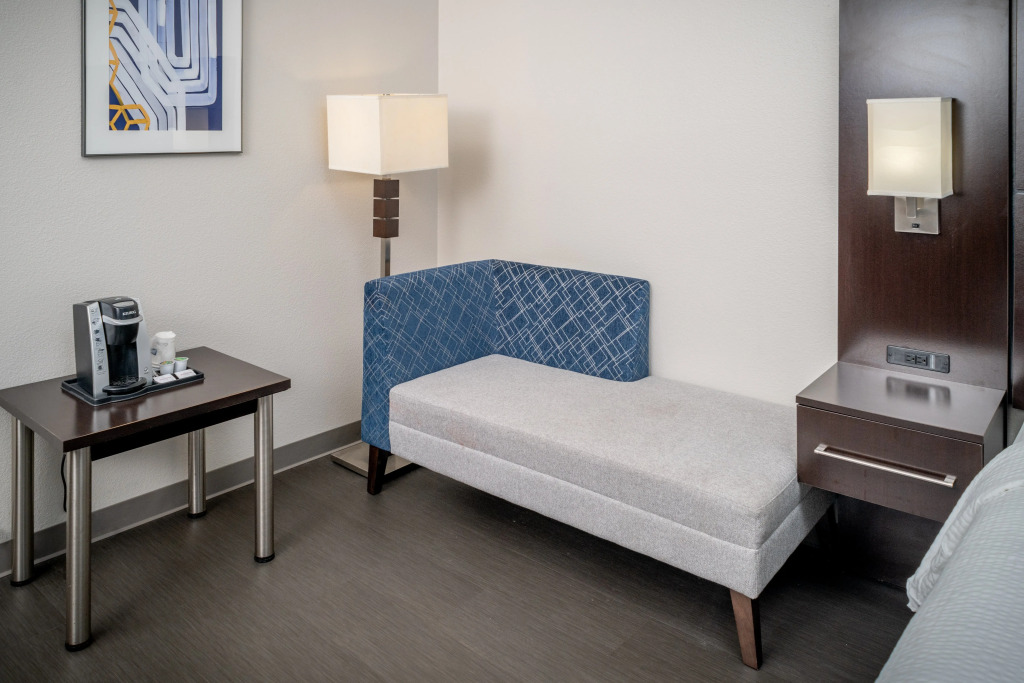 Holiday Inn Express & Suites Cross Lanes by IHG