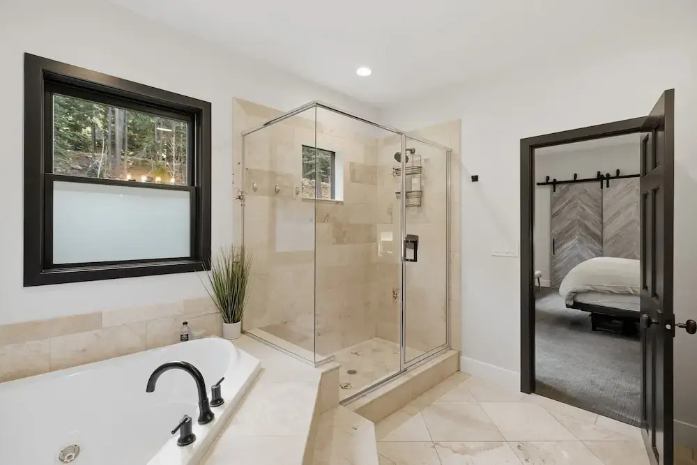 Sierra Sanctuary With Hot Tub 5 Bedroom Home