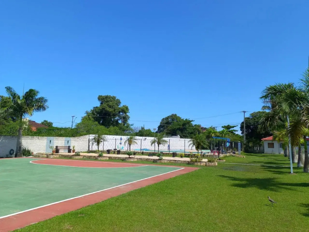 250m da praia-Kitinete com Piscina-Matinhos-PR