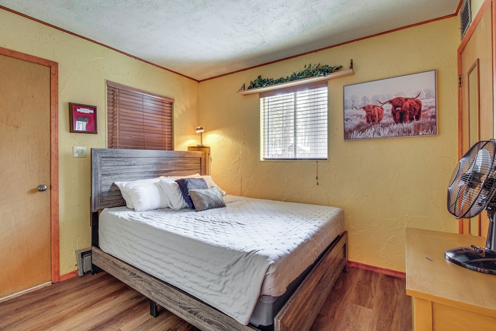 Ski, Hike & Relax: Forest-view Haven in Lakeside!