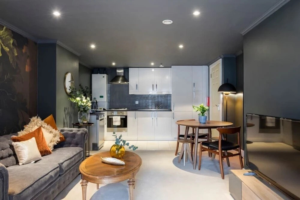 Amazing Designer 2 bed in Barons Court/west Ken