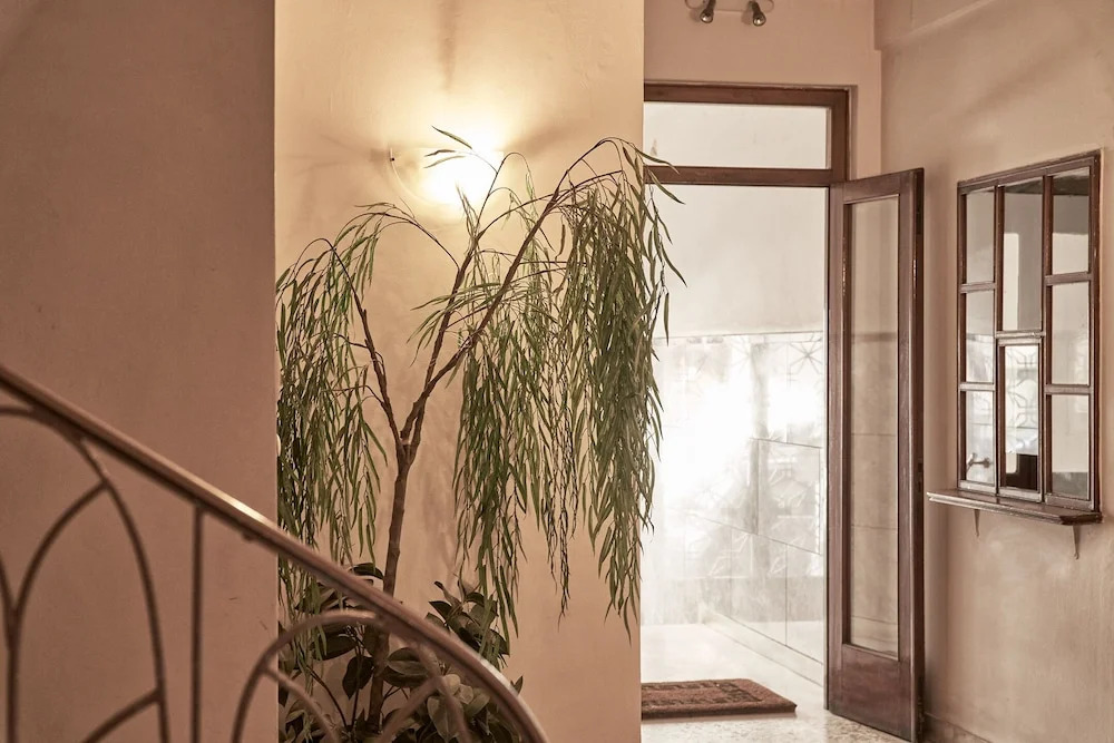 Marvelous n Bright Apartment next to Megaro Mousikis