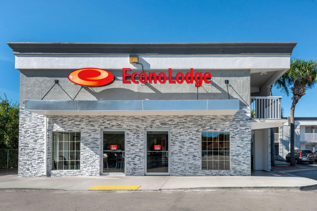 Econo Lodge Airport - RJ Stadium