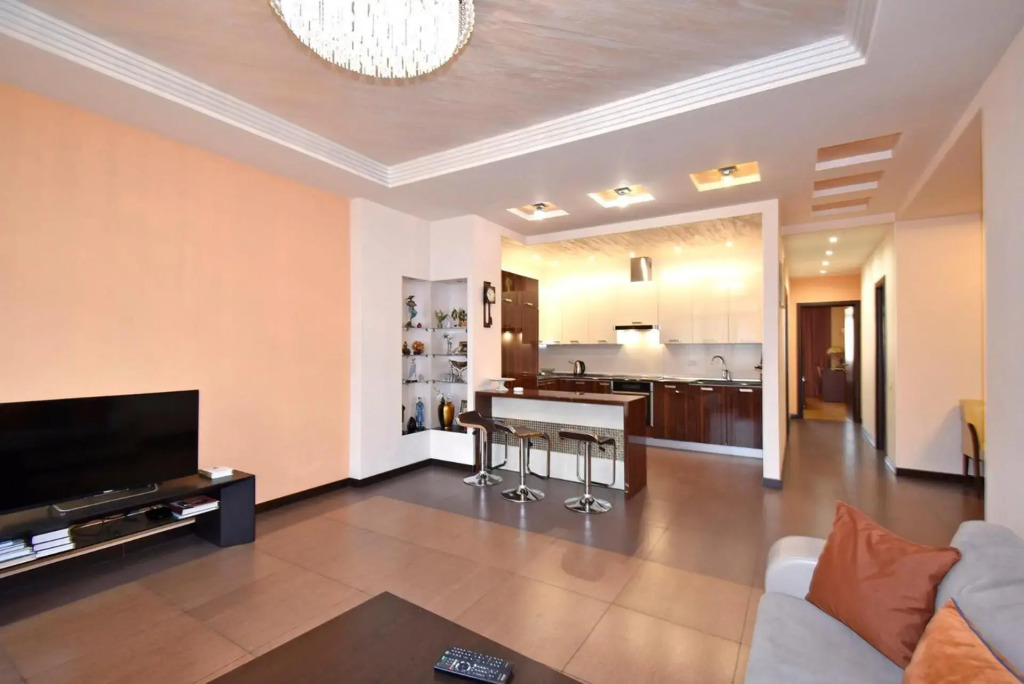 Northern Avenue 2 bedroom Modern Apartment With Balcony HH570