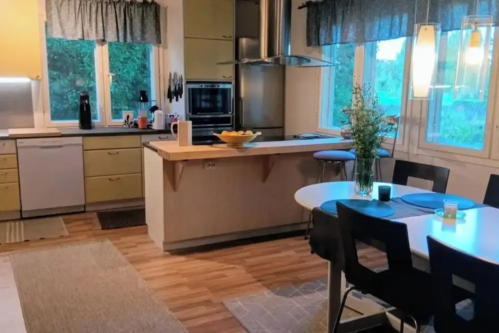 Beautiful 4 Bedroom Cottage With Wood Sauna