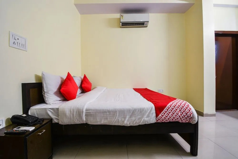 OYO 16940 Hotel Royal Murli