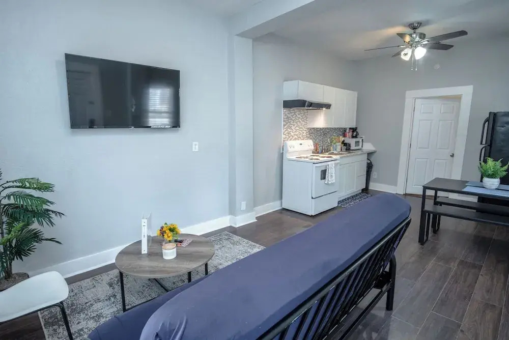 Classic 1br/1ba Charming Apt w/ Modern Upgrades