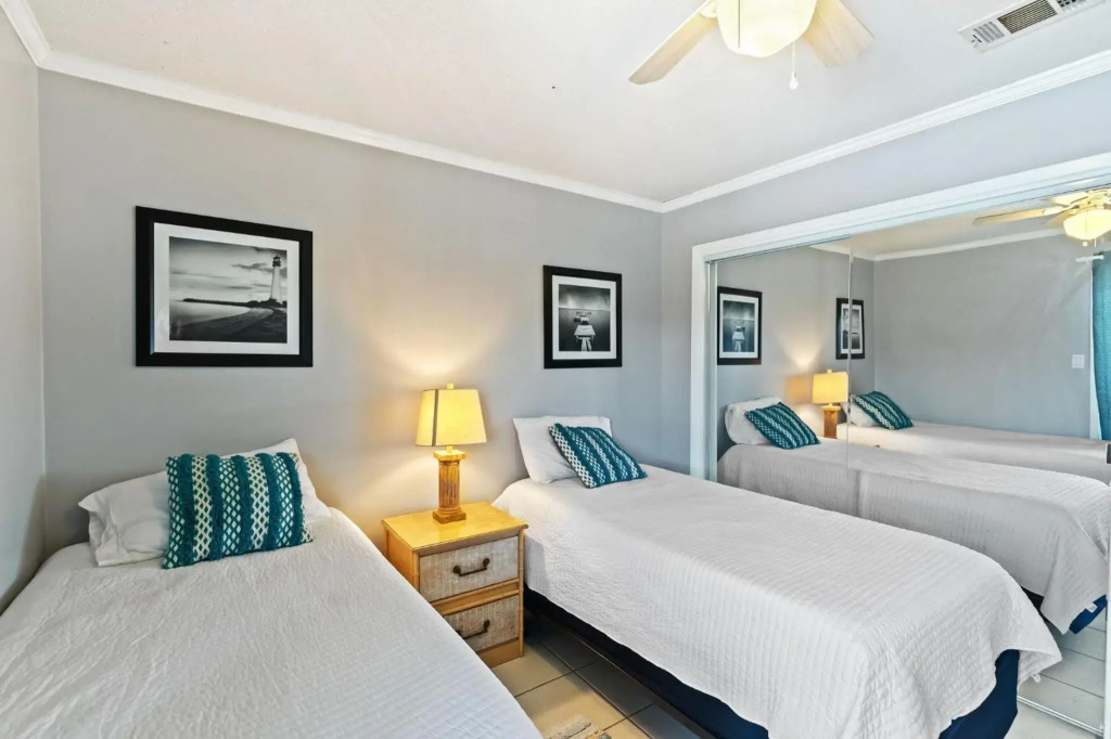 2-Bedroom Condo on Gulf Shores Beach w/Pool