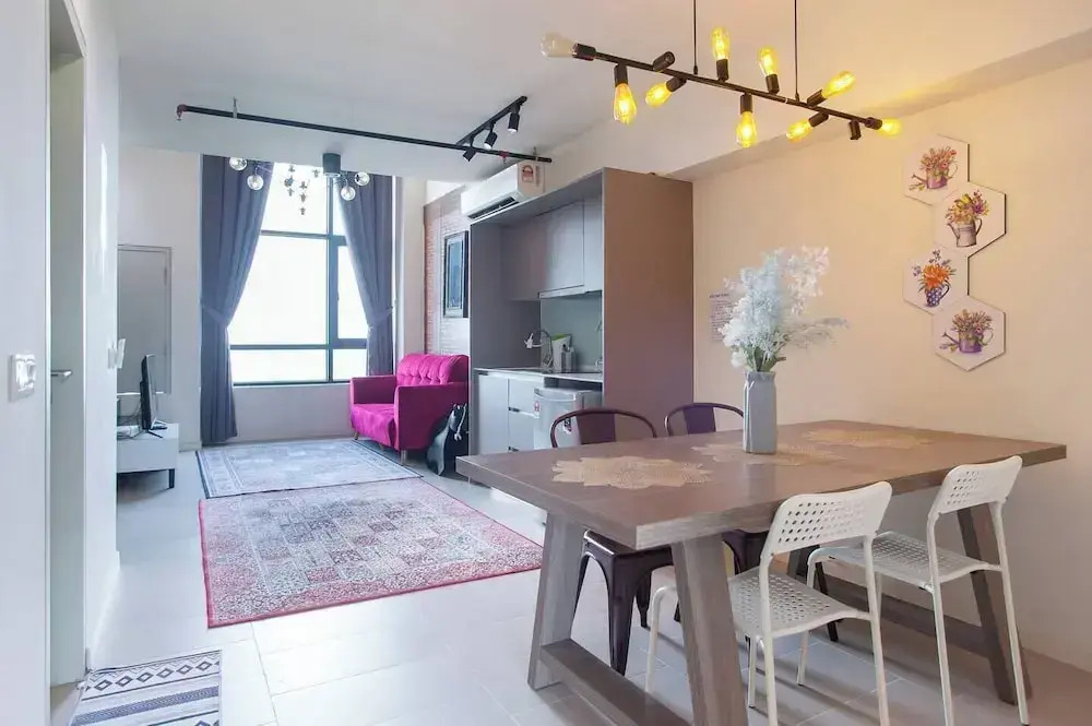 Tamarind Luxury Condo by Smarthome
