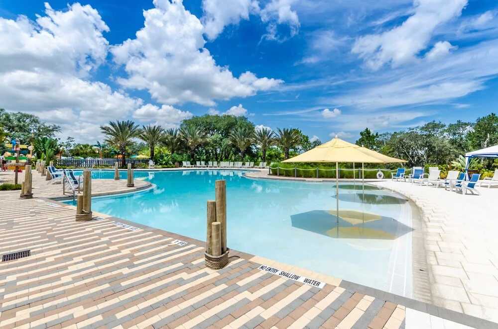 Vibrant Townhome w Private Pool, near Disney